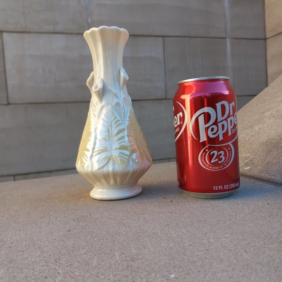 BELLEEK Ireland NILE Parian Bud Vase 6th Gen. 1965-1980 - Picture 5 of 10